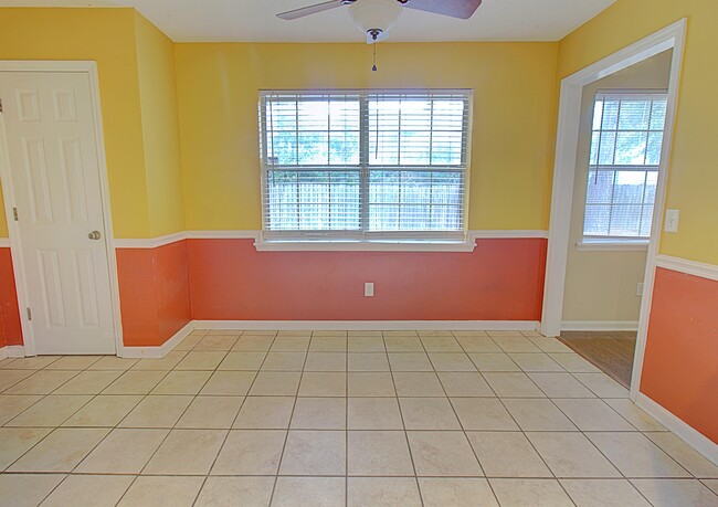 Building Photo - 948 Wedgewood Way