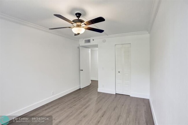 Building Photo - 105 Lake Emerald Dr