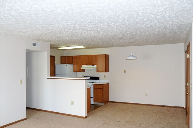 Building Photo - 5561 Cedar Springs