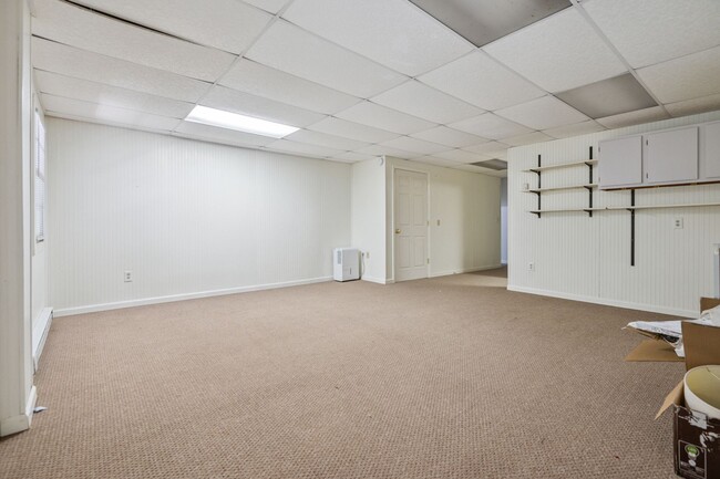 Building Photo - Wonderful in Woodcroft!  Coming Mid August!  Close to nature, UNC and Duke!