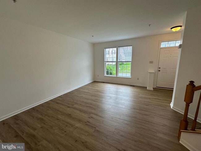 Building Photo - 1327 Lewis Ln