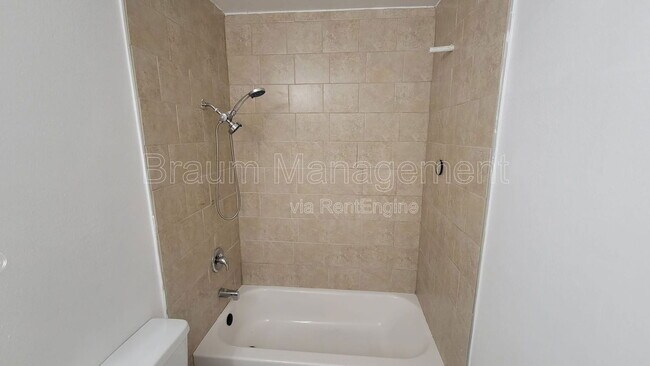 Building Photo - 14801 Delano St