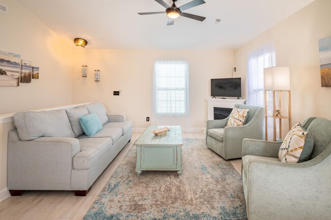 Building Photo - FURNISHED OFF-SEASON MONTHLY RENTAL-STARTI...