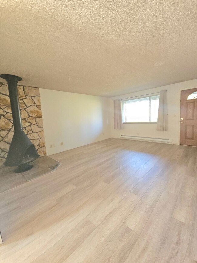 Building Photo - 2bed/1bath Edgewood Duplex*****COMING SOON***