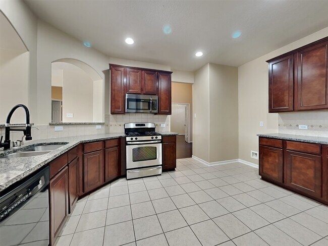 Building Photo - 15606 Mossy Park