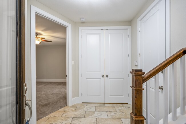 Building Photo - 11005 Acorn Falls Dr