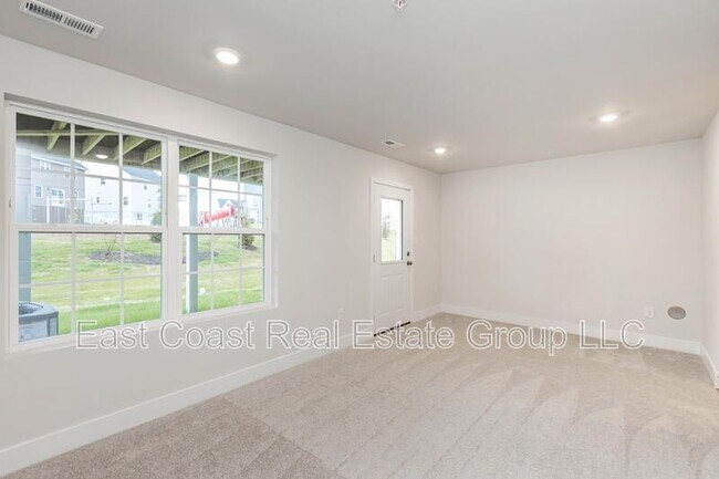 Building Photo - 2273 Marcy Dr