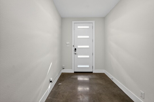 Building Photo - 4 Week Free Move-In Incentive!! Modern Luxury Townhome in Gated Community – Rooftop Balcony & Pre...