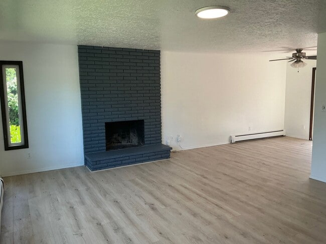 Building Photo - 1250000
