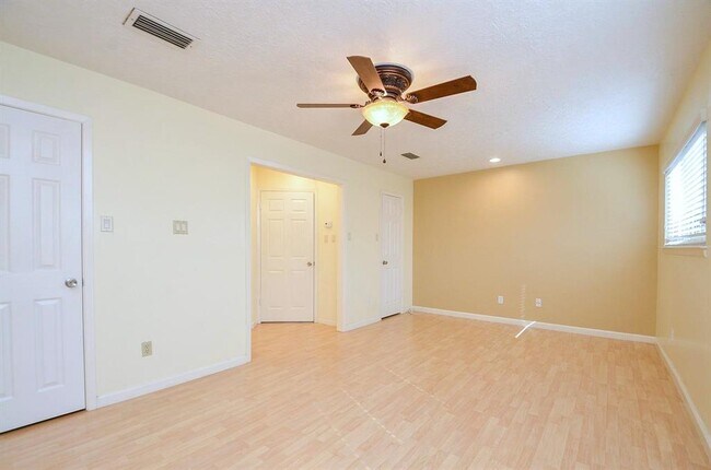 Building Photo - 12625 Memorial Dr
