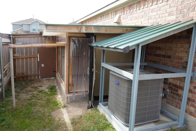 Building Photo - 231 Milliner Lp