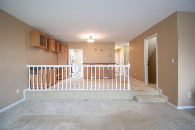 Building Photo - Gorgeous and updated 3Bd/2.5Bth townhome in the Town of Forest Hills! w/2 assigned parking space!
