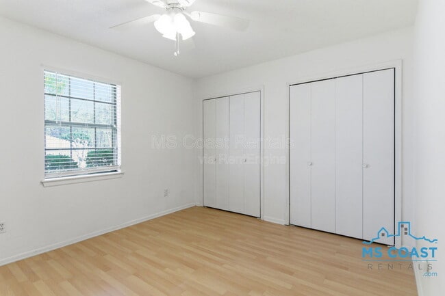 Building Photo - 167 Daisy St