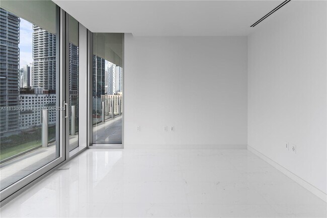 Building Photo - 300 Biscayne Blvd Way