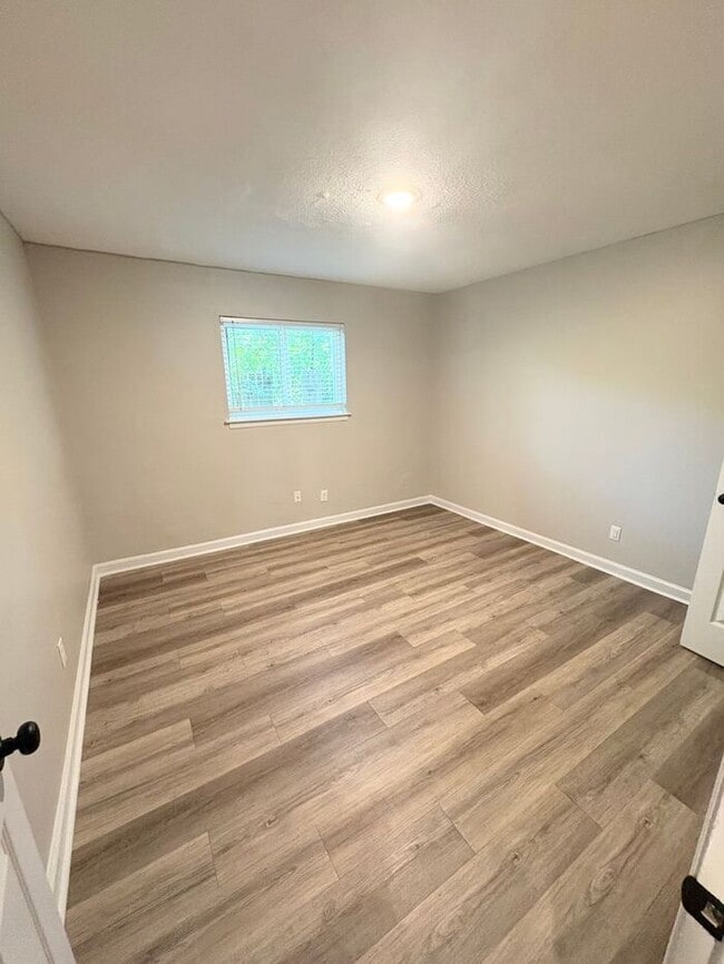 Building Photo - Steps from UofM & Highland Strip – First-Floor 2BR Apartment at The Den!