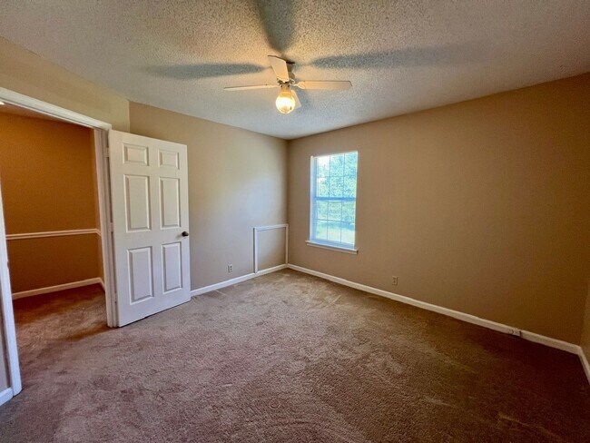 Building Photo - 2563 Carriage Dr