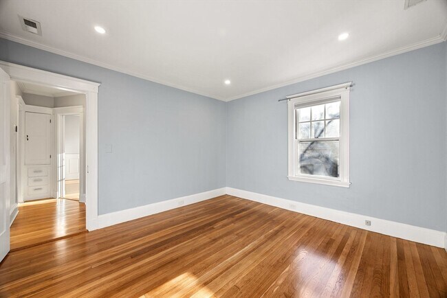 Building Photo - 1045 Adams St