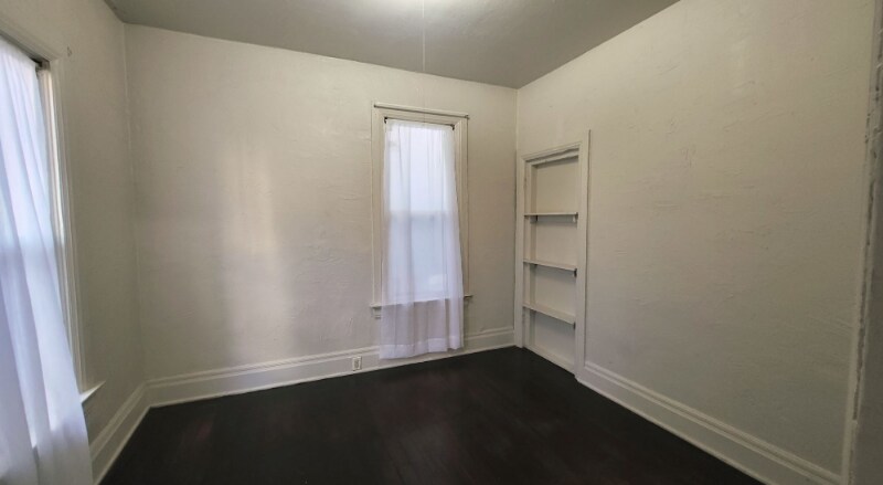 Building Photo - 1421 N Corona St