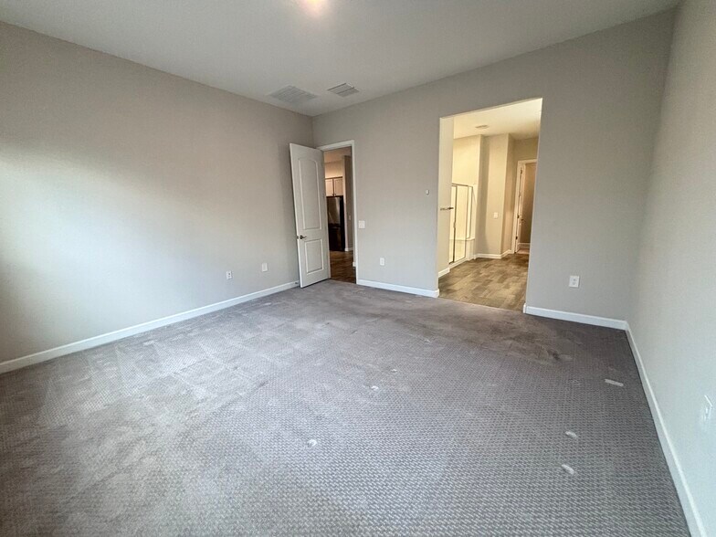 master bedroom - 1255 N Arizona Ave