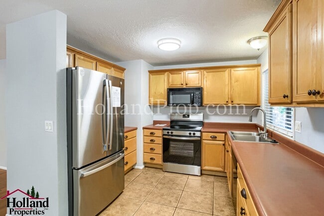 Building Photo - 6860 SW 188th Ave