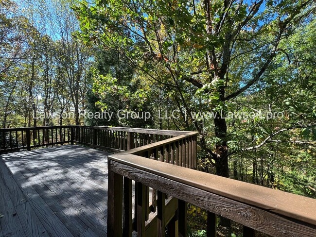 Building Photo - Nature Lover's Paradise in Serene Setting