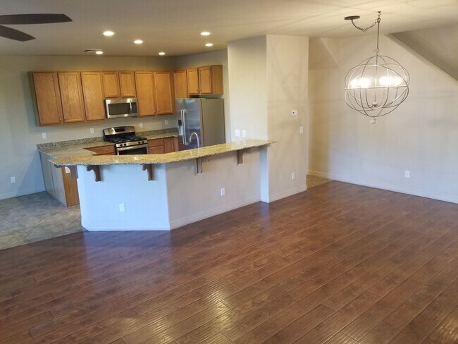 Building Photo - Beautiful, Pet Friendly, Multi-level, 2110 sqft, Luxury Townhouse w/A/C! 3 Bed, 2.5 Bath, + Loft ...