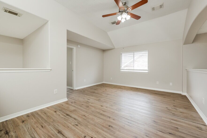 Building Photo - 26118 Cypresswood Dr