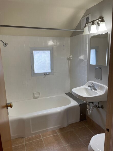 Bathroom - 1328 Rust St