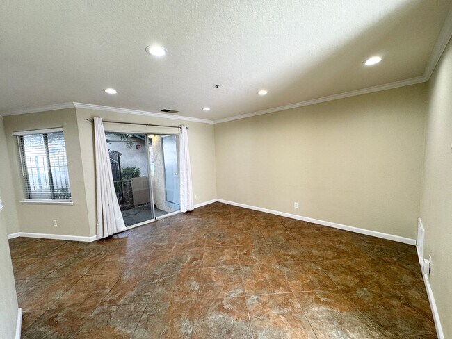 Building Photo - Perfect Shape Livermore Condo with many up...