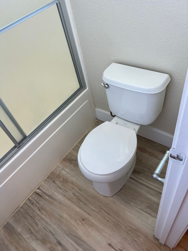 Building Photo - Move in Special $200.00 off first month's ...