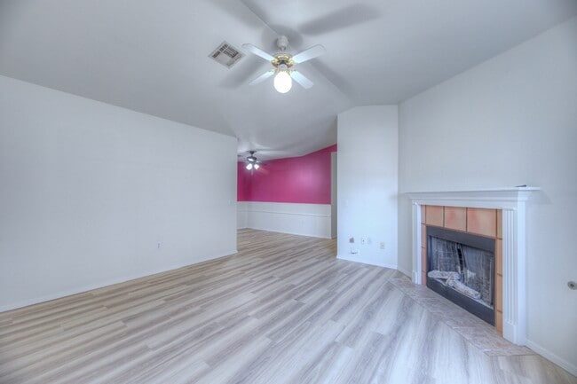 Building Photo - 1712 W 57th Pl