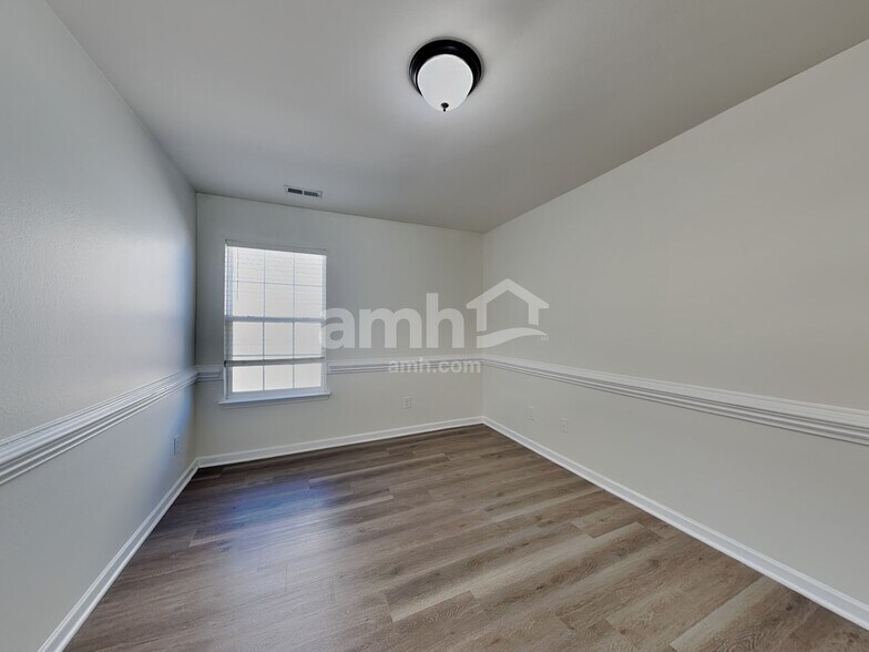 Building Photo - 2590 Leighswood Dr