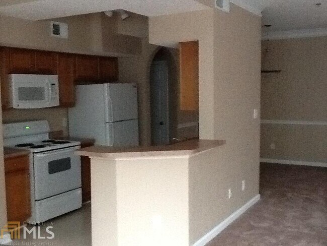 Building Photo - 245 Amal Dr SW