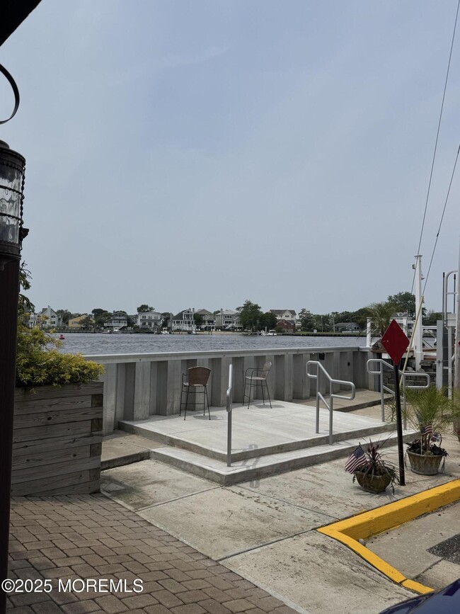 Building Photo - 36 Beach St