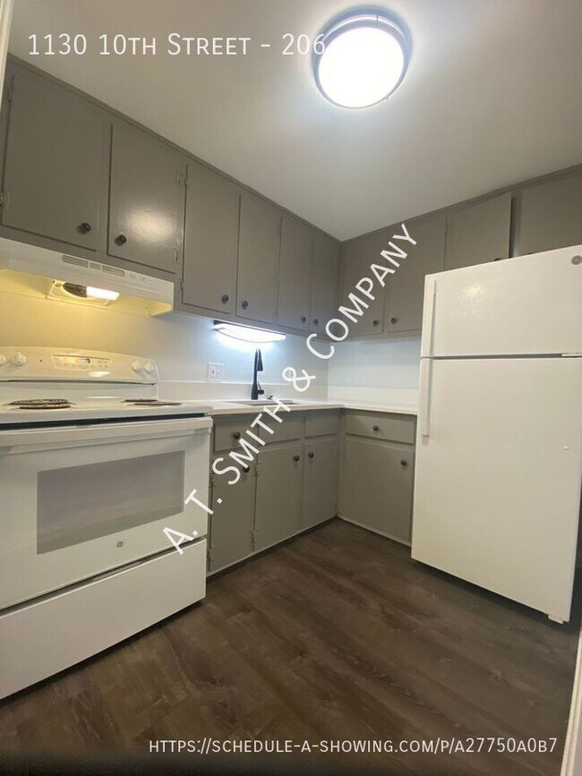 Building Photo - 1130 10th St