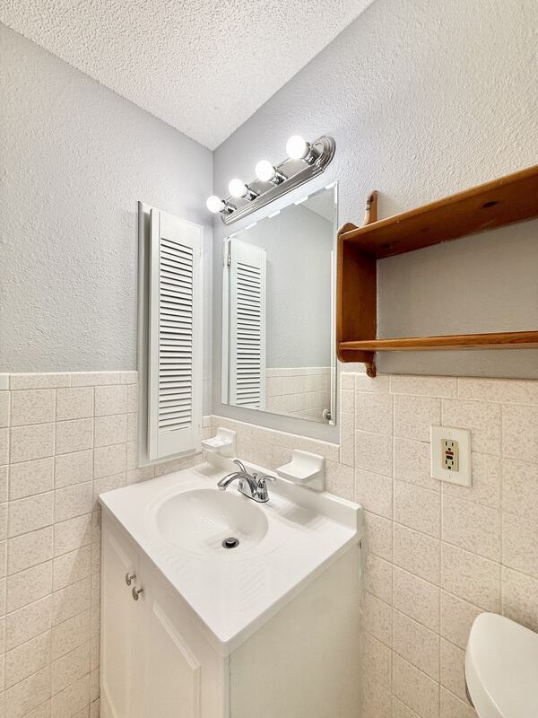 Building Photo - 3401 Palm Dr