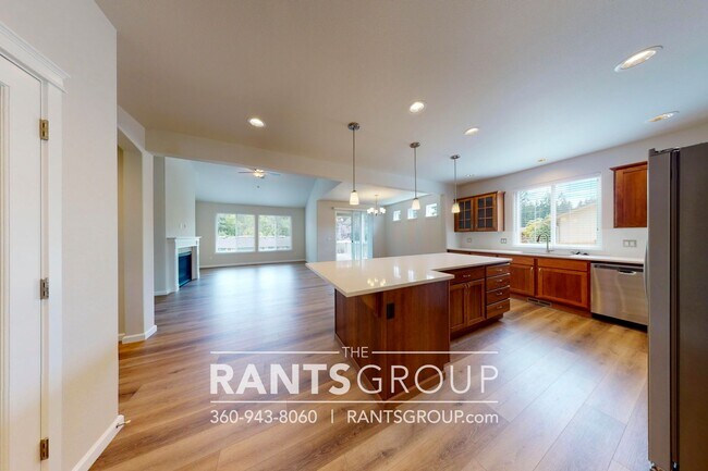 Building Photo - 3 Car Garage! Private Beach Access! Fantastic Location! I5 & shopping only 5 minutes away!