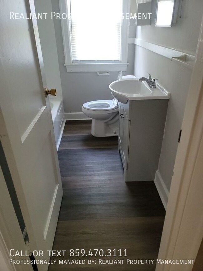 Building Photo - 1411 Hill St