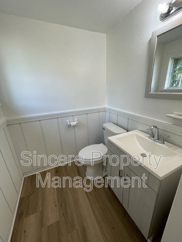 Building Photo - 2023 NW 40th St