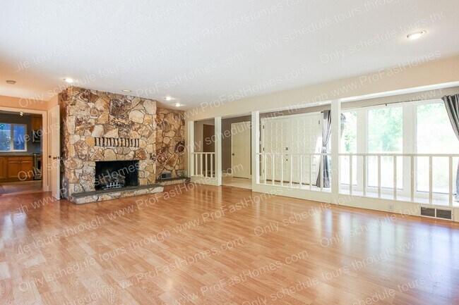 Building Photo - 7840 SW West Slope Dr