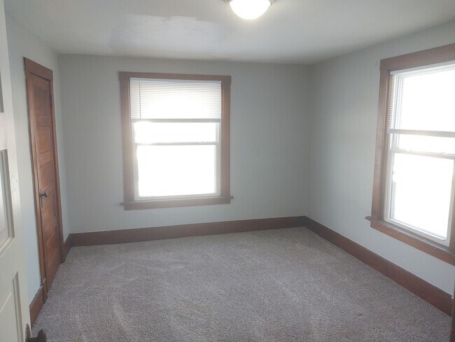Building Photo - 201-203 E Locust St