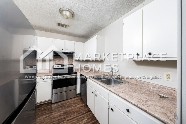Building Photo - 12038 Stoney Crossing
