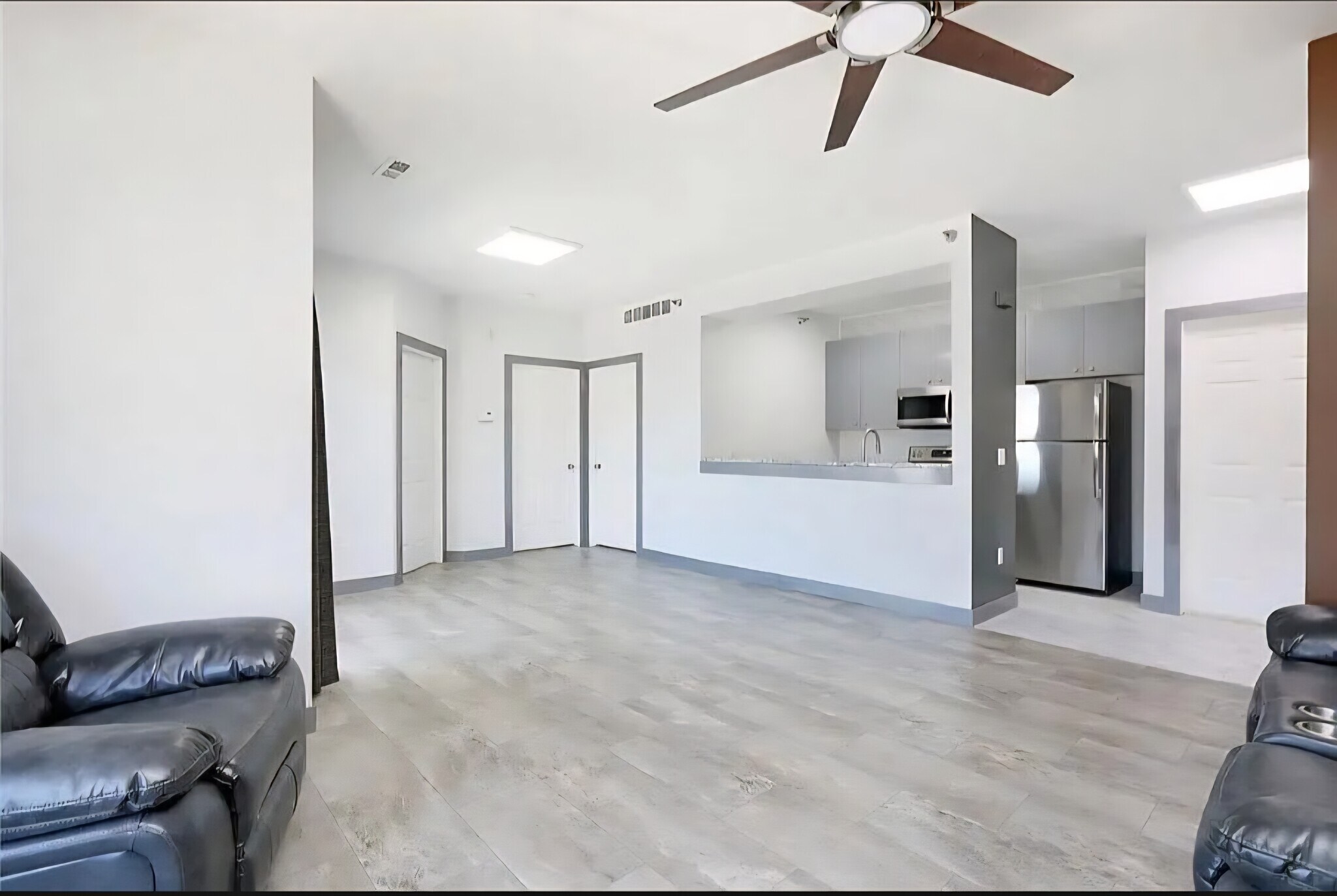 Building Photo - 1760 SE LA Grant Pkwy