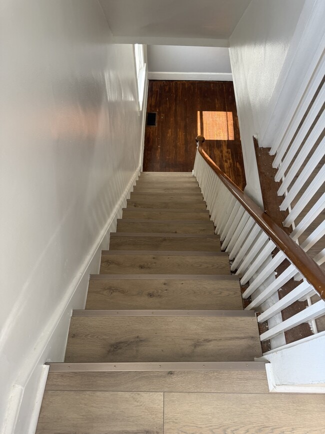 Building Photo - 2532 Glen Terrace