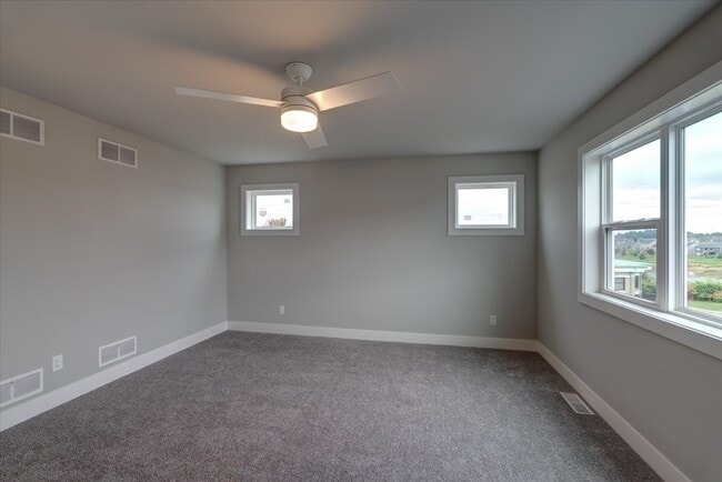 Building Photo - 139 Prairie Heights Dr