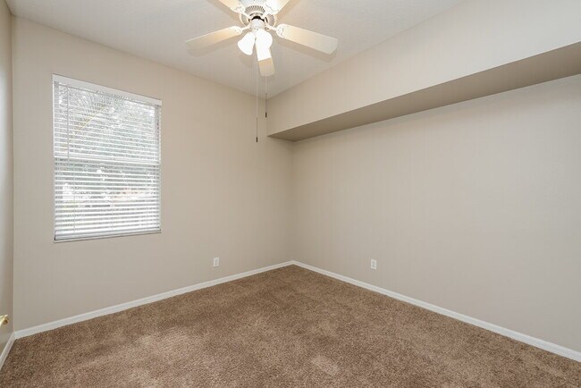 Building Photo - 619 Wave Crest Cir