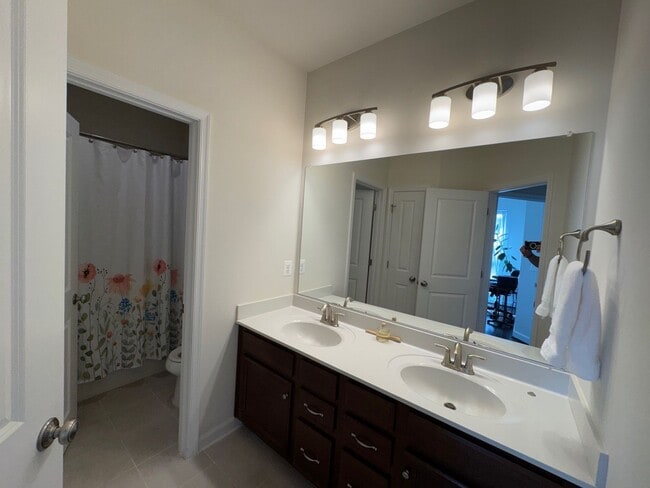 Building Photo - Preston Lake Townhouse