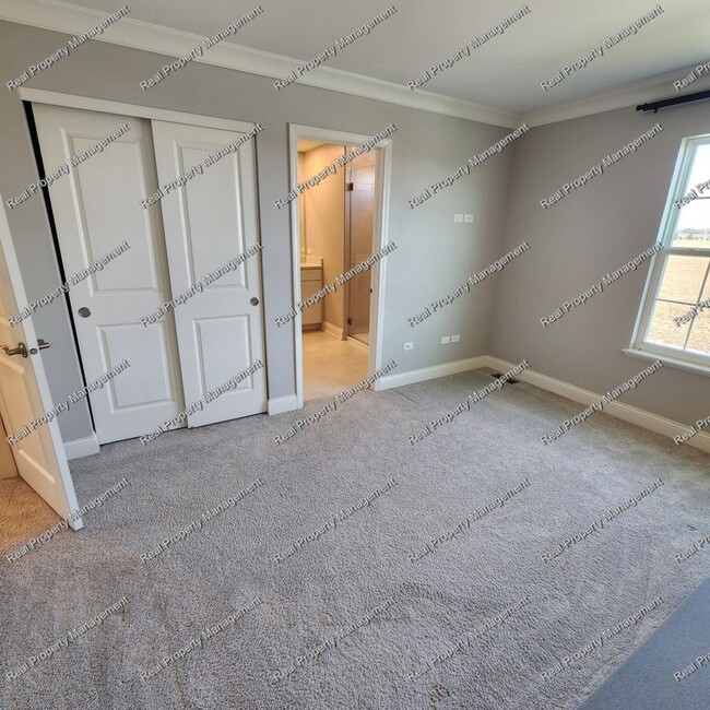 Building Photo - Gorgeous Cedar Lake 4 Bedroom Home