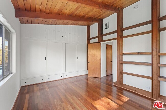 Building Photo - 21277 Entrada Rd