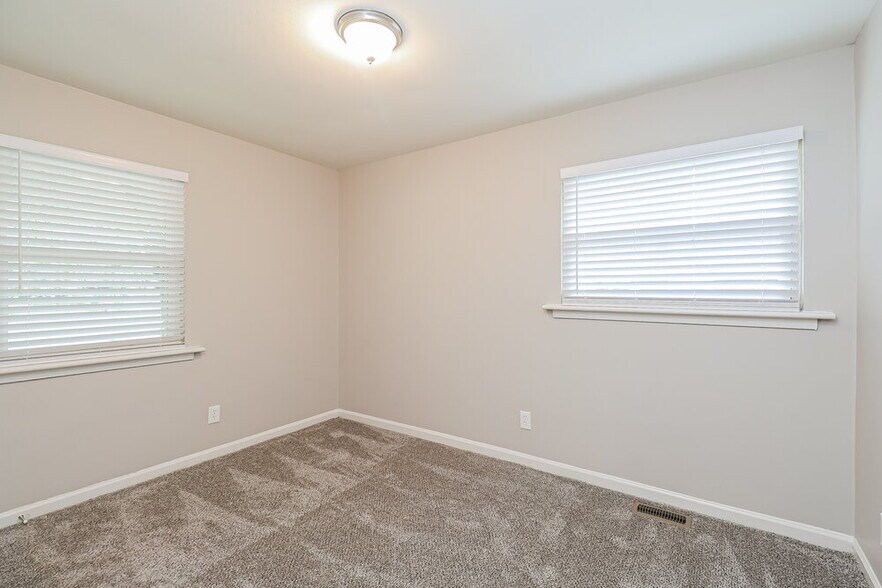 Building Photo - 601 Kentbrook Dr